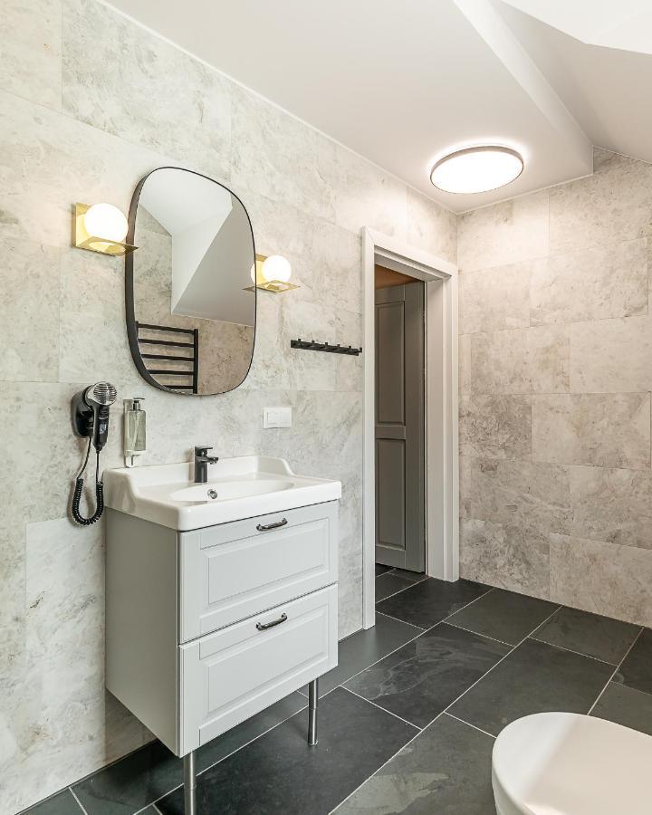 Rentplanet - Apartament Warynskiego ชกลาร์สกา ปอเรมบา ภายนอก รูปภาพ